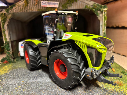 Wiking Claas Xerion 4500 tractor 1:32 scale Boxed Reversible cab