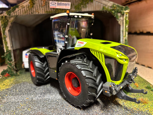 Wiking Claas Xerion 4500 tractor 1:32 scale Boxed Reversible cab