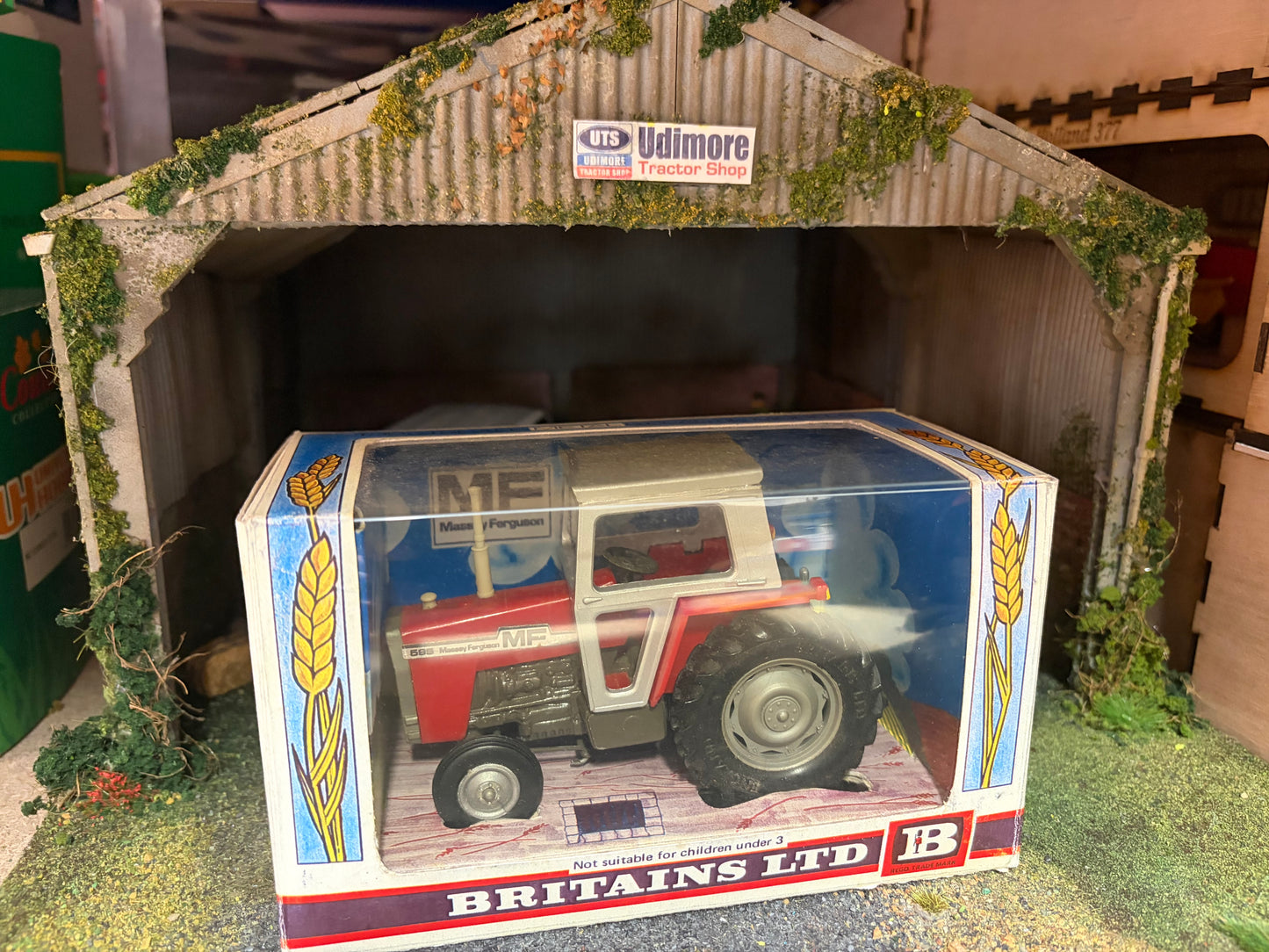 Vintage Britains Massey Ferguson 595 Tractor 9522 Original Straw Box Obsolete 1:32 Scale First Version (1976–1979)