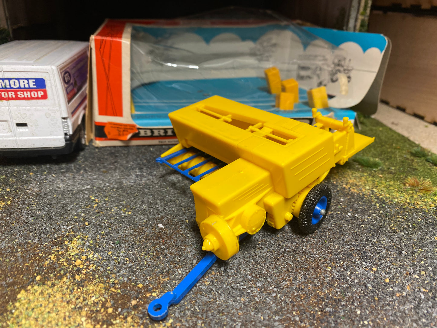 9556 Vintage Britains Bamford New Holland Baler 1:32 scale obsolete