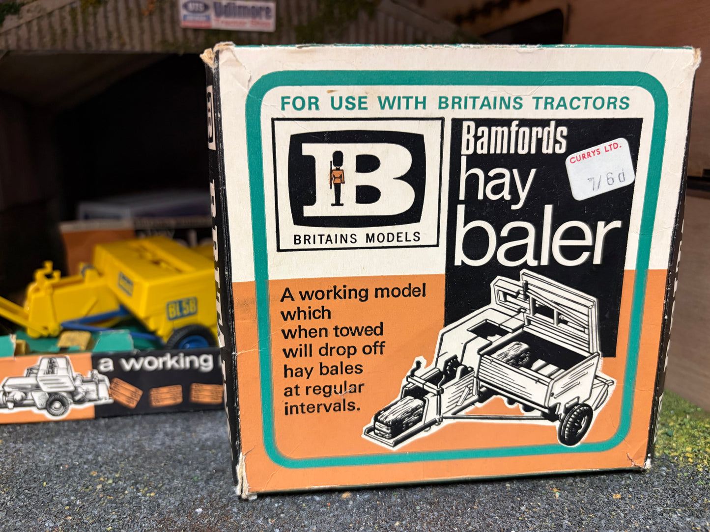 Vintage Britains Bamfords BL58 Hay Baler First Edition 1:32 Scale Boxed Obsolete - 9563
