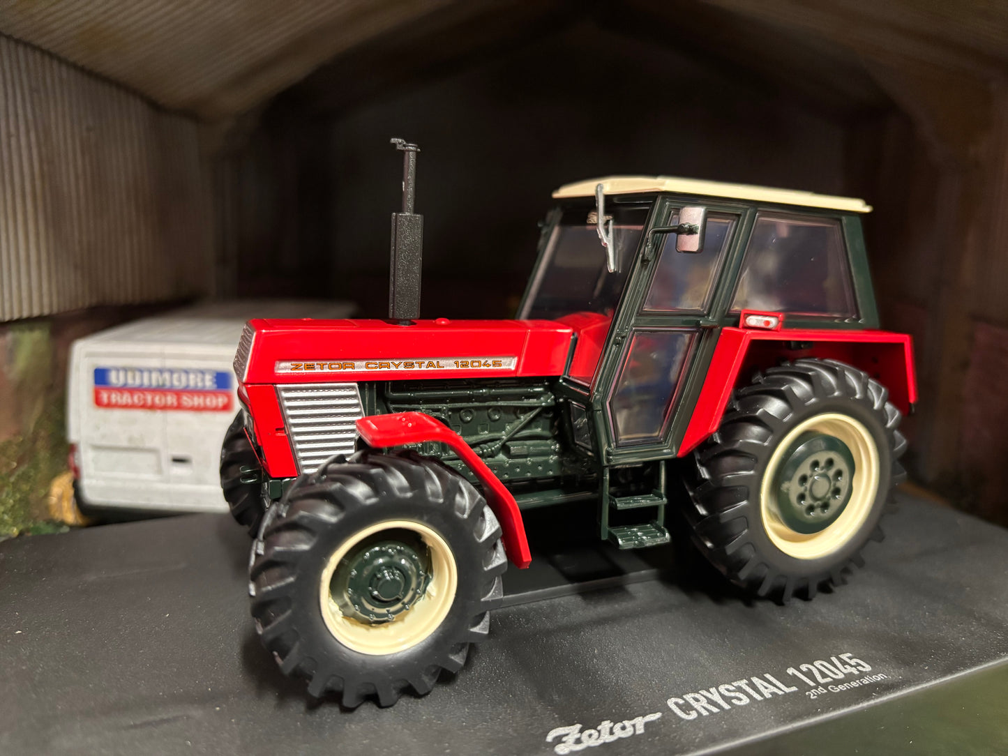 Limited Edition Universal Hobbies Zetor Crystal 12045 Gen 2 Tractor BOXED 1:32 scale UH6886