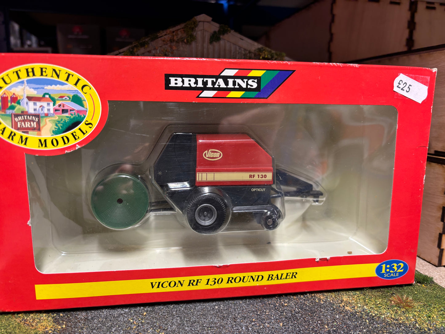 00051 Britains Vicon RF 130 Round Baler 1:32 BOXED obsolete