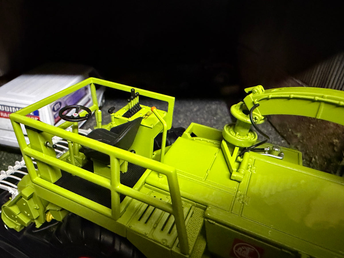 Universal Hobbies CLAAS Jaguar 80SF Forage Harvester Pick-Up Head Limited Edition 1:32