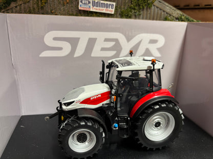 Universal Hobbies Steyr 4120 Plus Tractor 1:32 scale Boxed 6853
