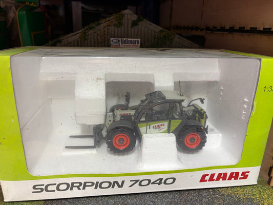 Universal Hobbies CLAAS Scorpion 7040 Telehandler Tractor Dealer Box Vintage Obsolete 1:32 Scale