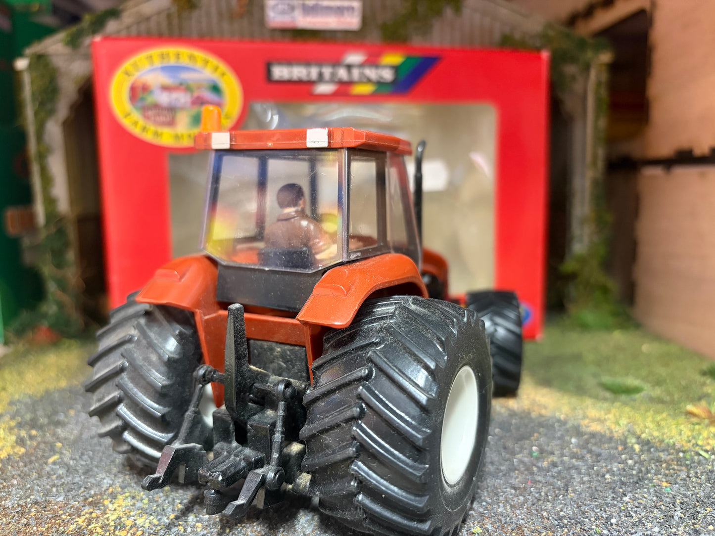Britains New Holland Fiatagri M160 Floatations Tractor 9445 1:32 scale obsolete