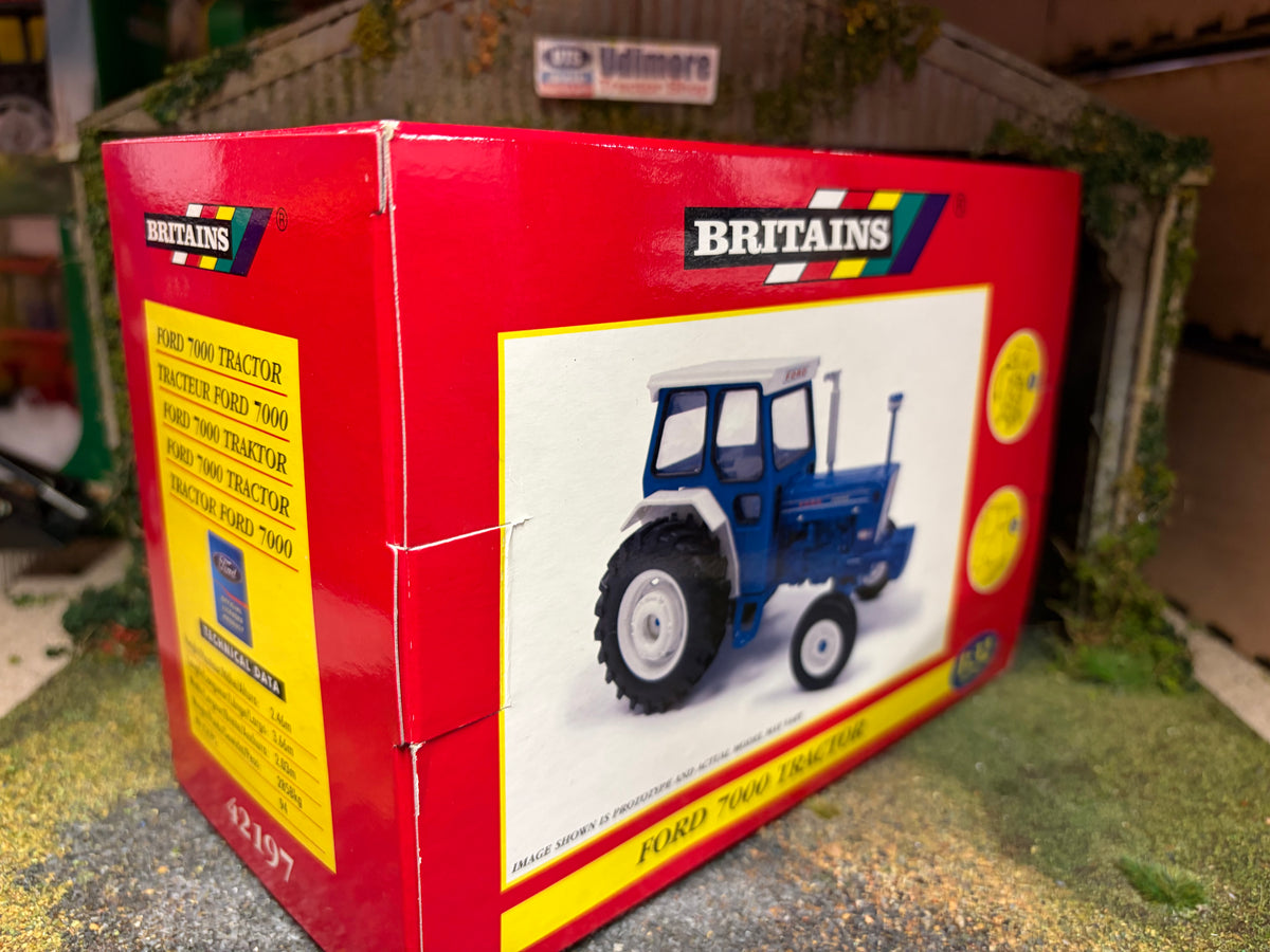 Britains 42197 Ford 7000 Tractor 2007 Version 1:32 Scale – Boxed Obsolete
