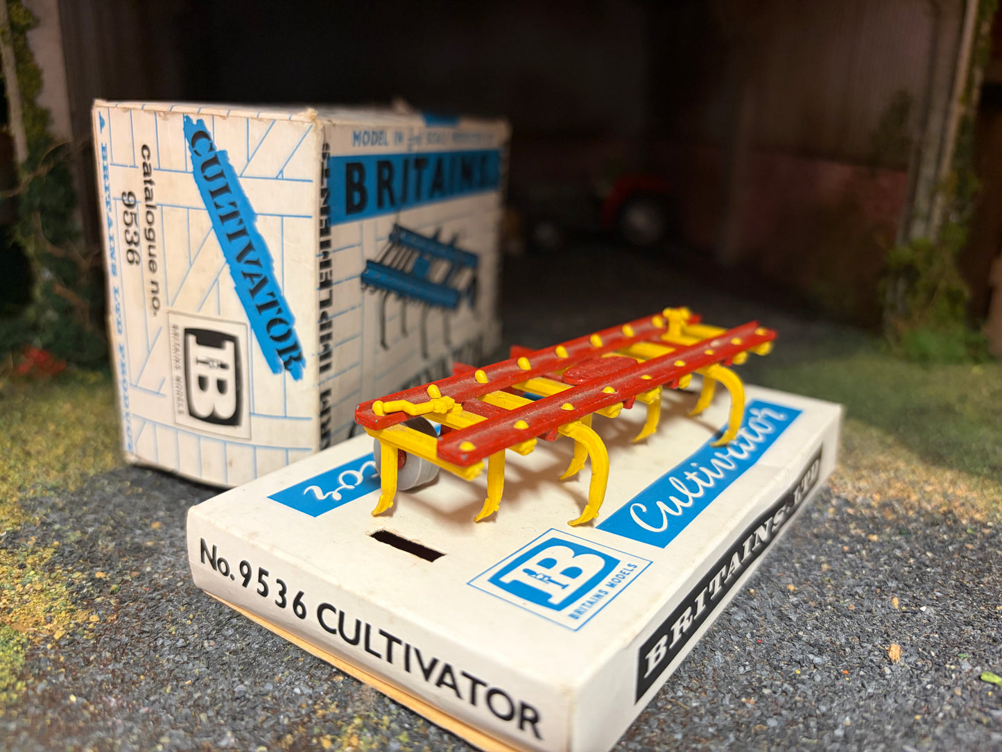9536 Vintage Britains Red Cultivator Early Box 1:32 Scale Boxed Obsolete