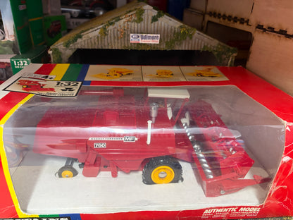 9570 Britains Massey Ferguson 760 Combine Harvester 1:32 Scale Boxed Obsolete