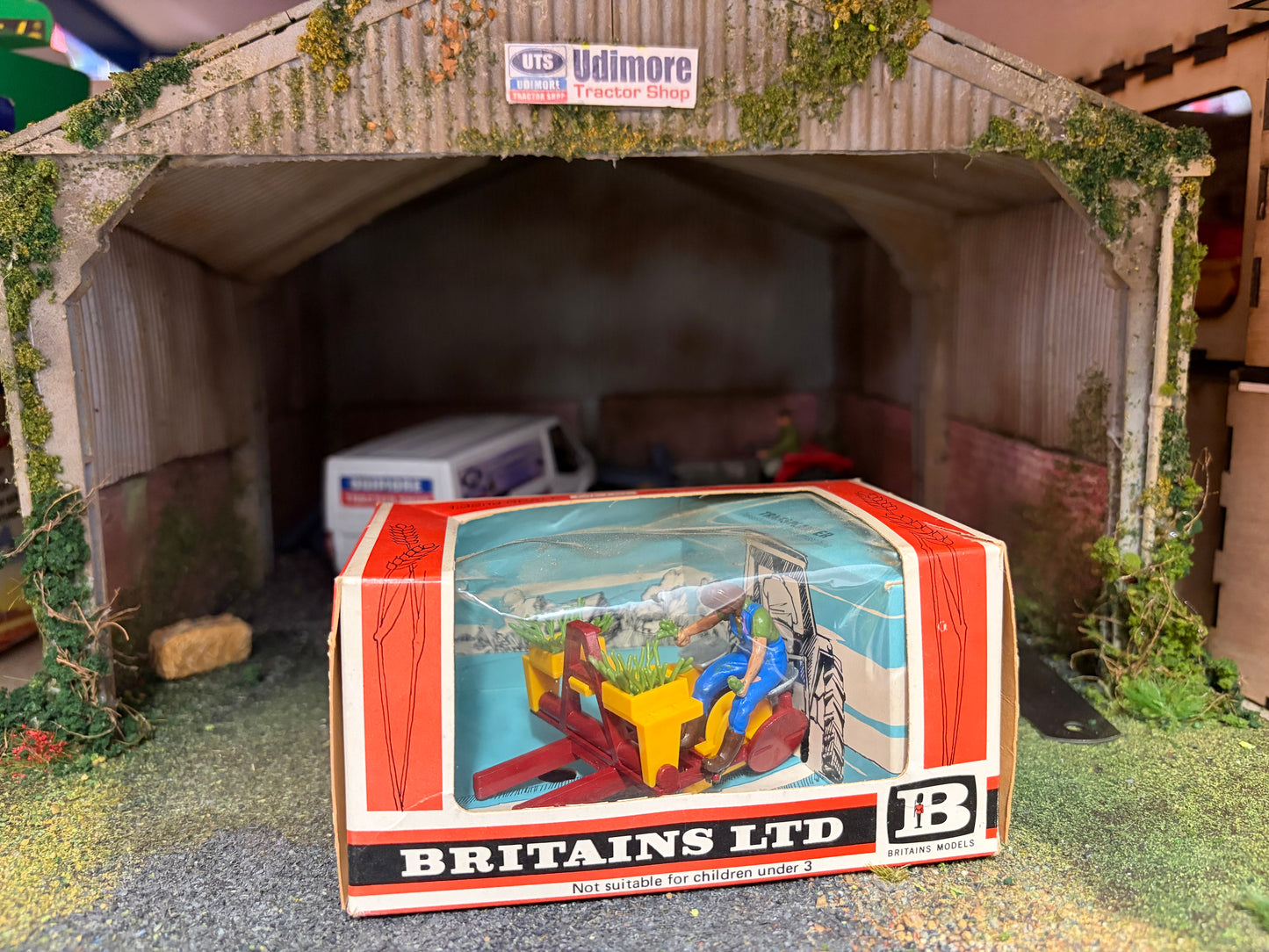 9552 Britains VINTAGE Transplanter straw box 1:32 scale BOXED  Obsolete MIB