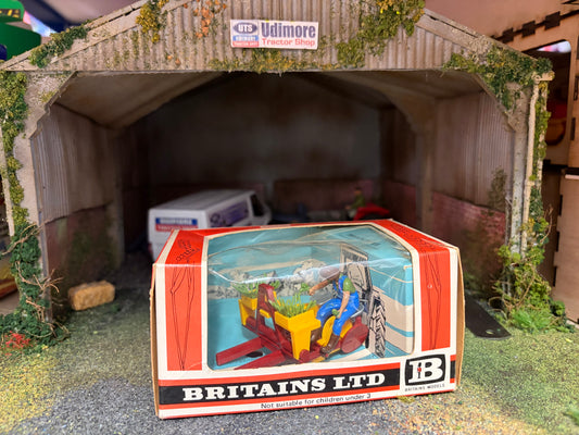 9552 Britains VINTAGE Transplanter straw box 1:32 scale BOXED  Obsolete MIB