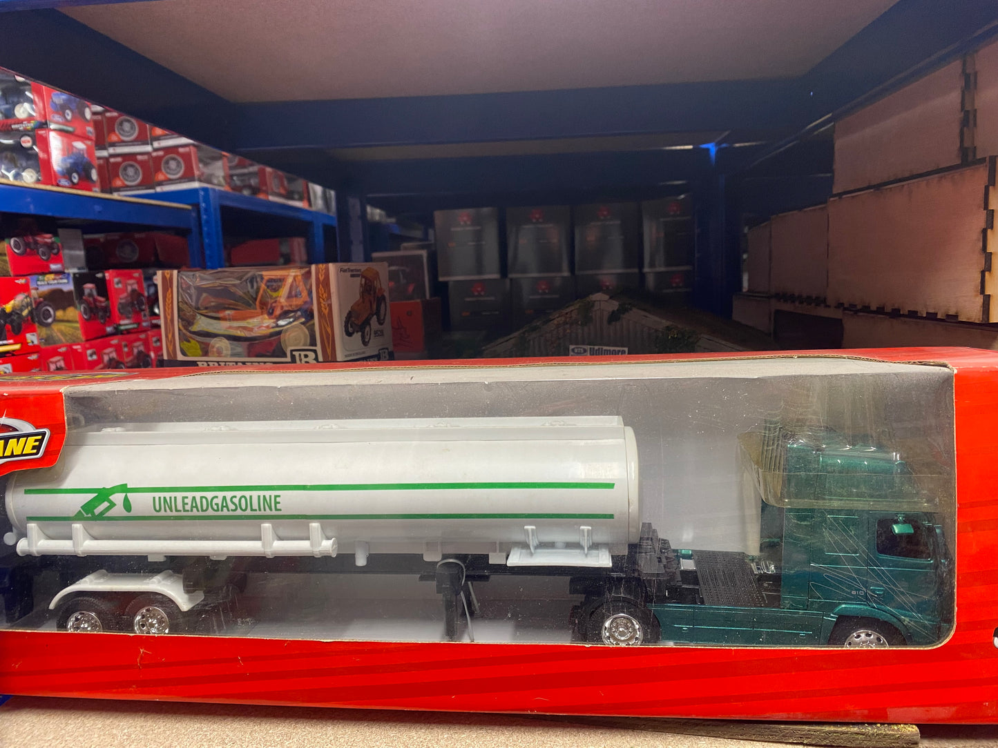 Fast Lane Toys R Us Volvo Globetrotter Fuel Truck Transporter 1:32 scale boxed OBSOLETE 2007