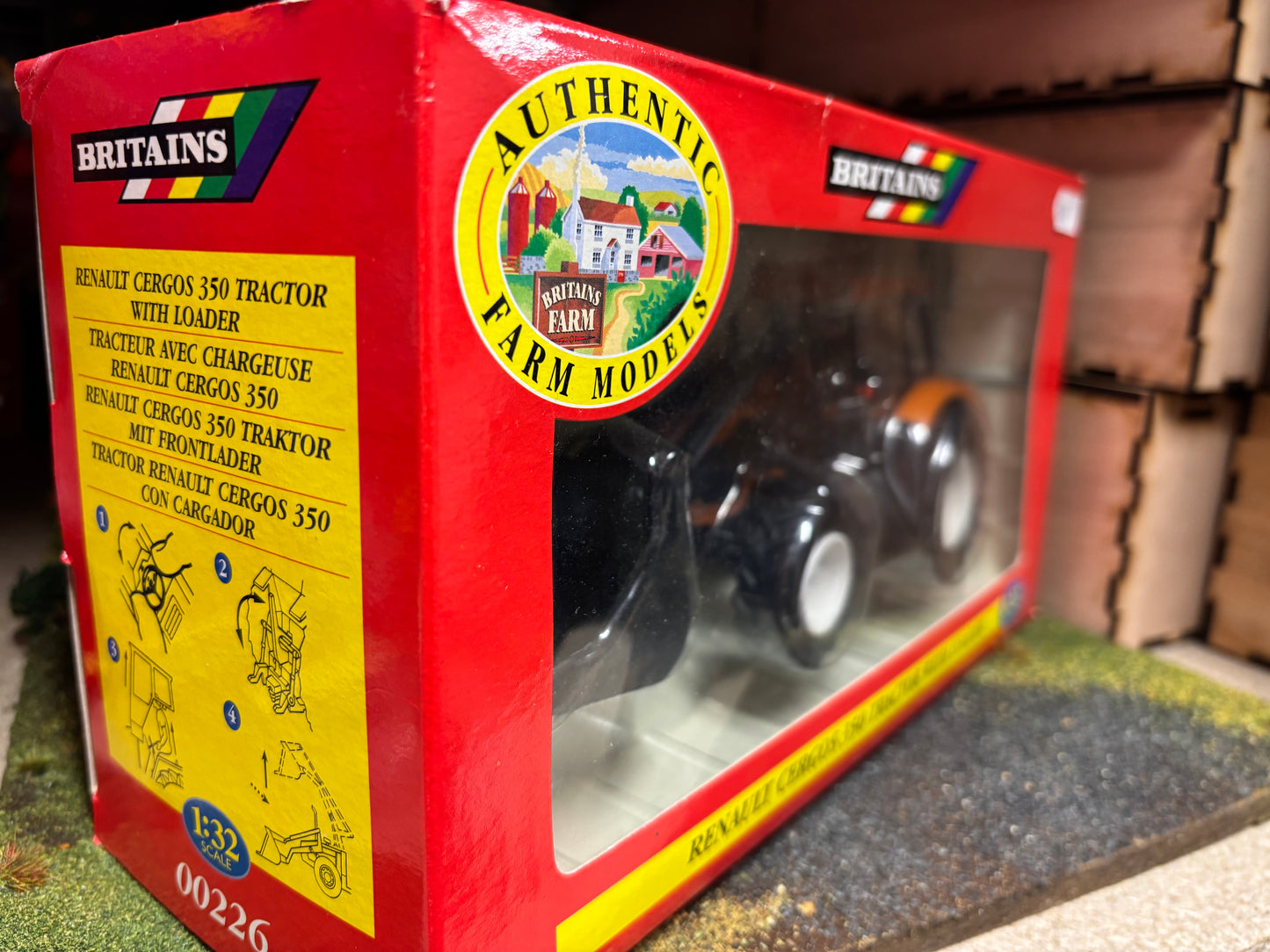00226 VINTAGE Britains Renault Cergos 350 Tractor with Loader 1:32 scale obsolete