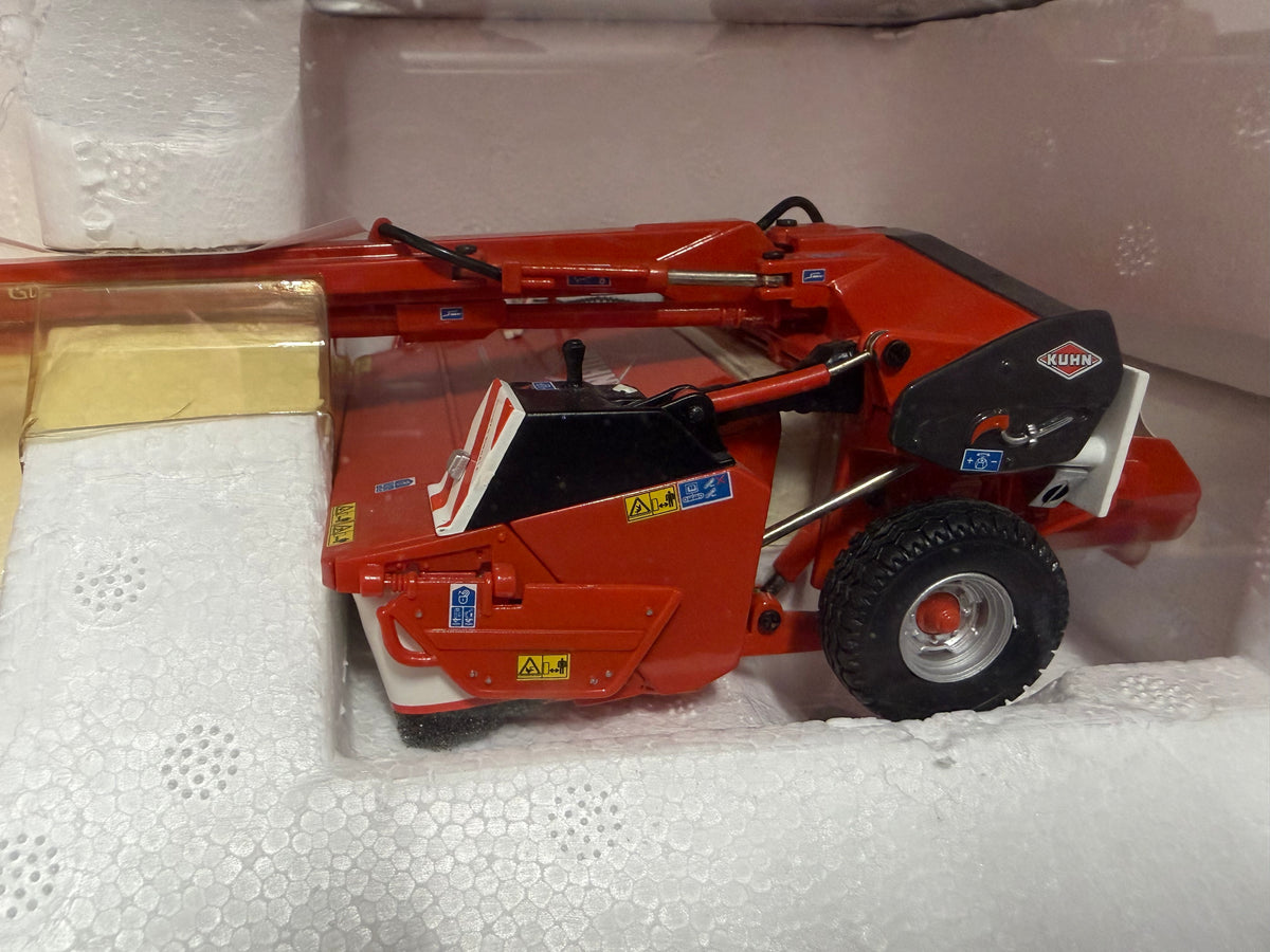RARE Universal Hobbies UH2618 KUHN FC 303 GC Mower Conditioner 1:32 Scale – Boxed Obsolete