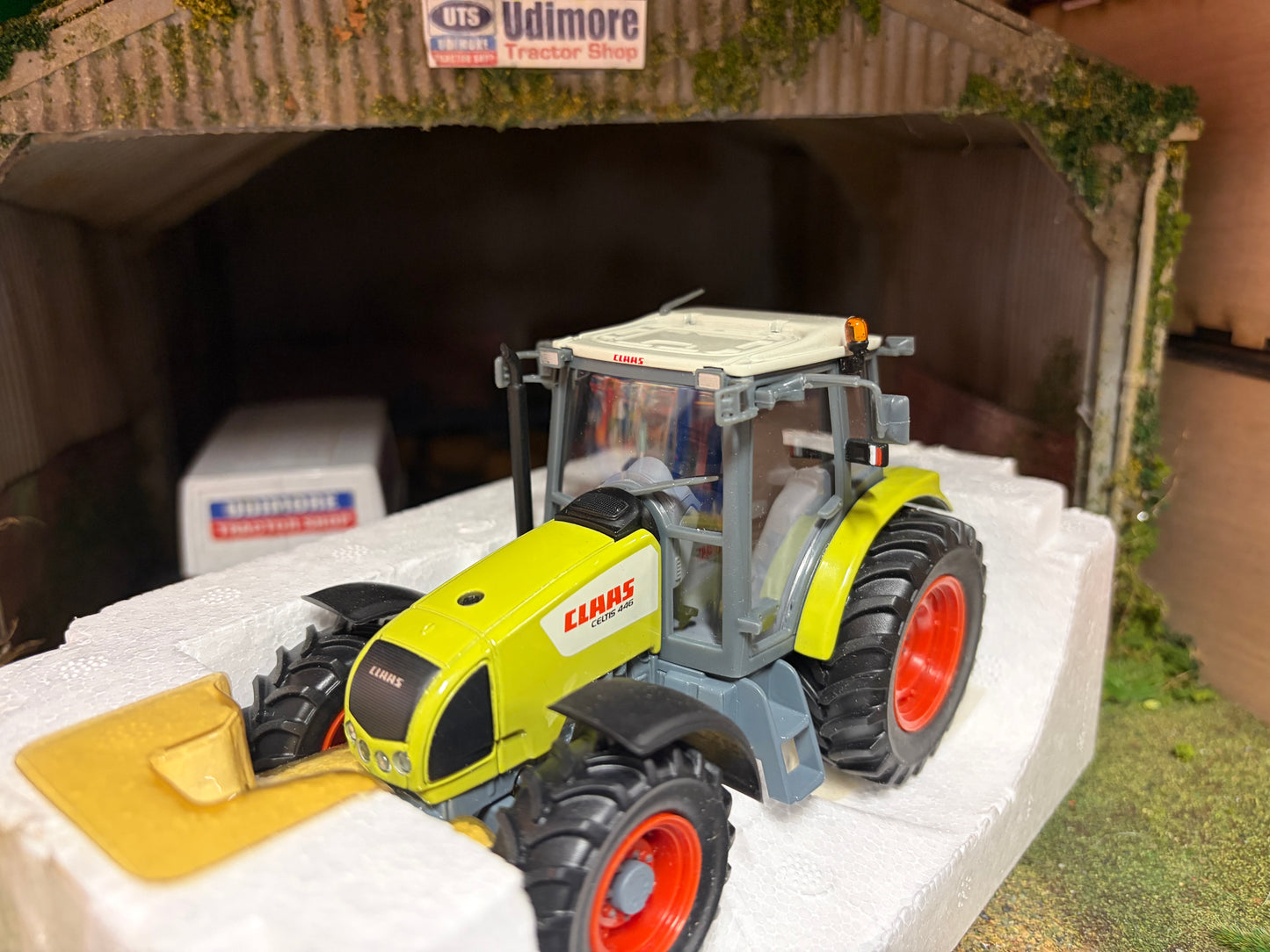 Universal Hobbies CLAAS Celtis 446 Tractor Dealer Box Vintage Obsolete 1:32 Scale