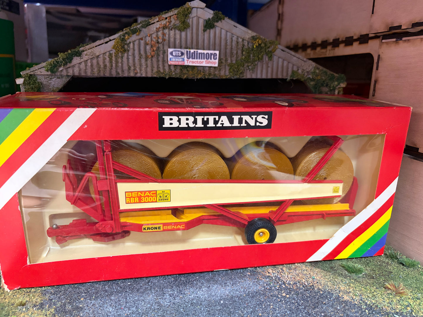 9534 Vintage Britains Krone Benac RBR 3000 bale trailer 1:32 scale Rainbow box Obsolete