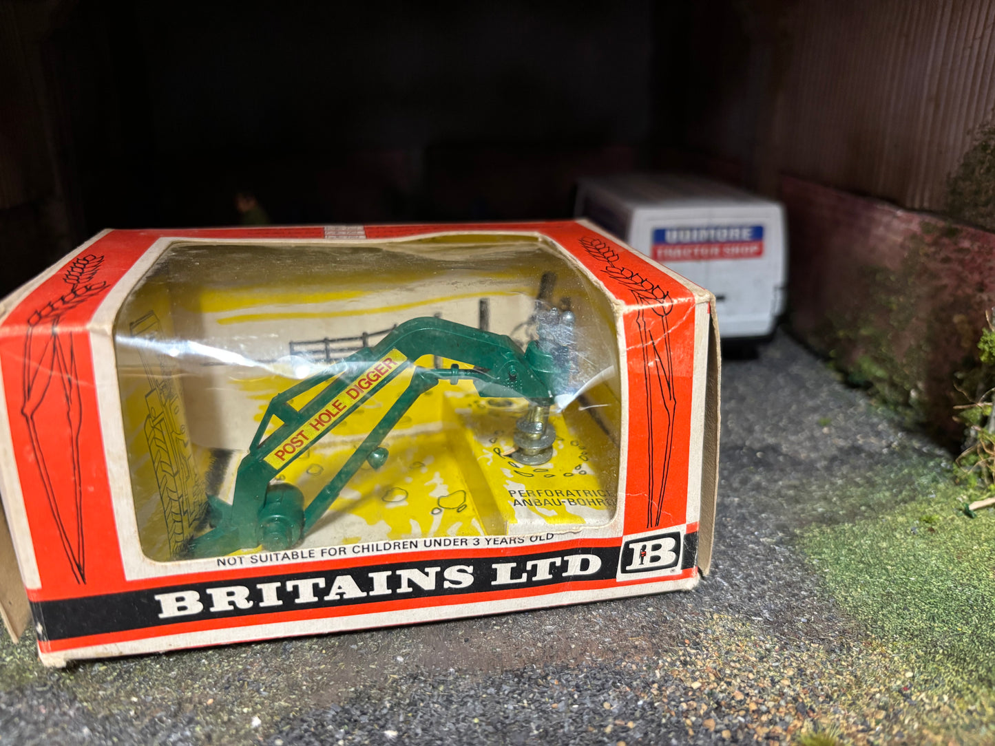 9600 Vintage Britains Post Hole digger 1:32 scale STRAW box obsolete