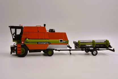 Limited Edition VKA Models Dronningborg Gen 1 D8500 Combine Harvester BOXED 1:32 Scale – Collection Only