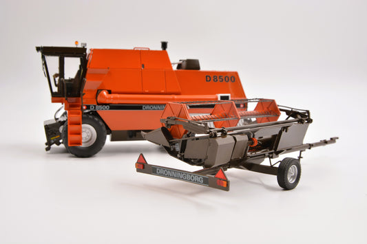 Limited Edition VKA Models Dronningborg Gen 2 D8500 Combine Harvester BOXED 1:32 Scale – Collection Only