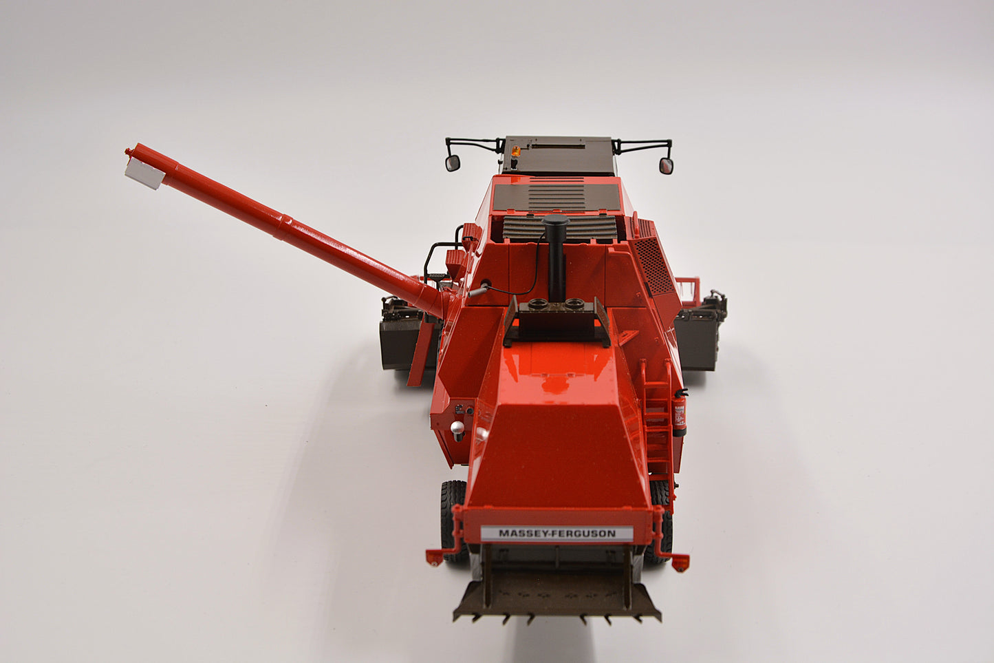 Limited Edition VKA Models Massey Ferguson MF21 Combine Harvester BOXED 1:32 Scale – Collection Only
