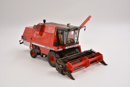 Limited Edition VKA Models Massey Ferguson MF21 Combine Harvester BOXED 1:32 Scale – Collection Only