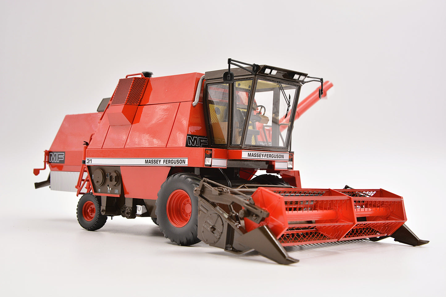 Limited Edition VKA Models Massey Ferguson MF21 Combine Harvester BOXED 1:32 Scale – Collection Only