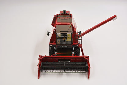 Limited Edition VKA Models CASE International Dania D8500 Combine Harvester BOXED 1:32 Scale – Collection Only