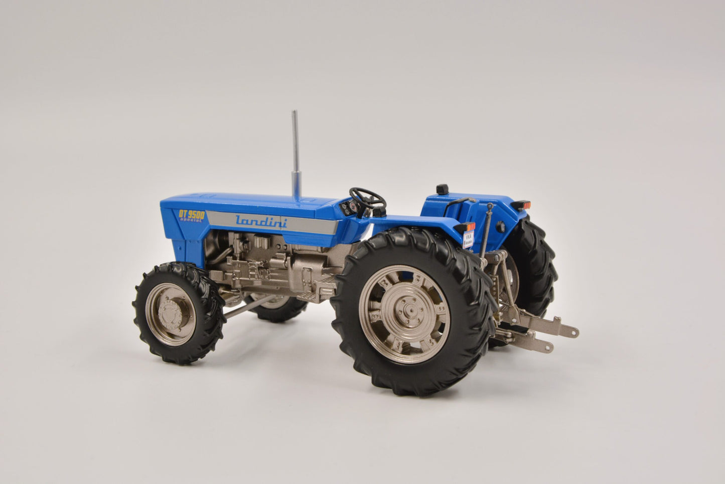 Landini DT9500 4wd Tractor Limited Edition Stunning in 1:32 scale VKA Models PRE ORDER