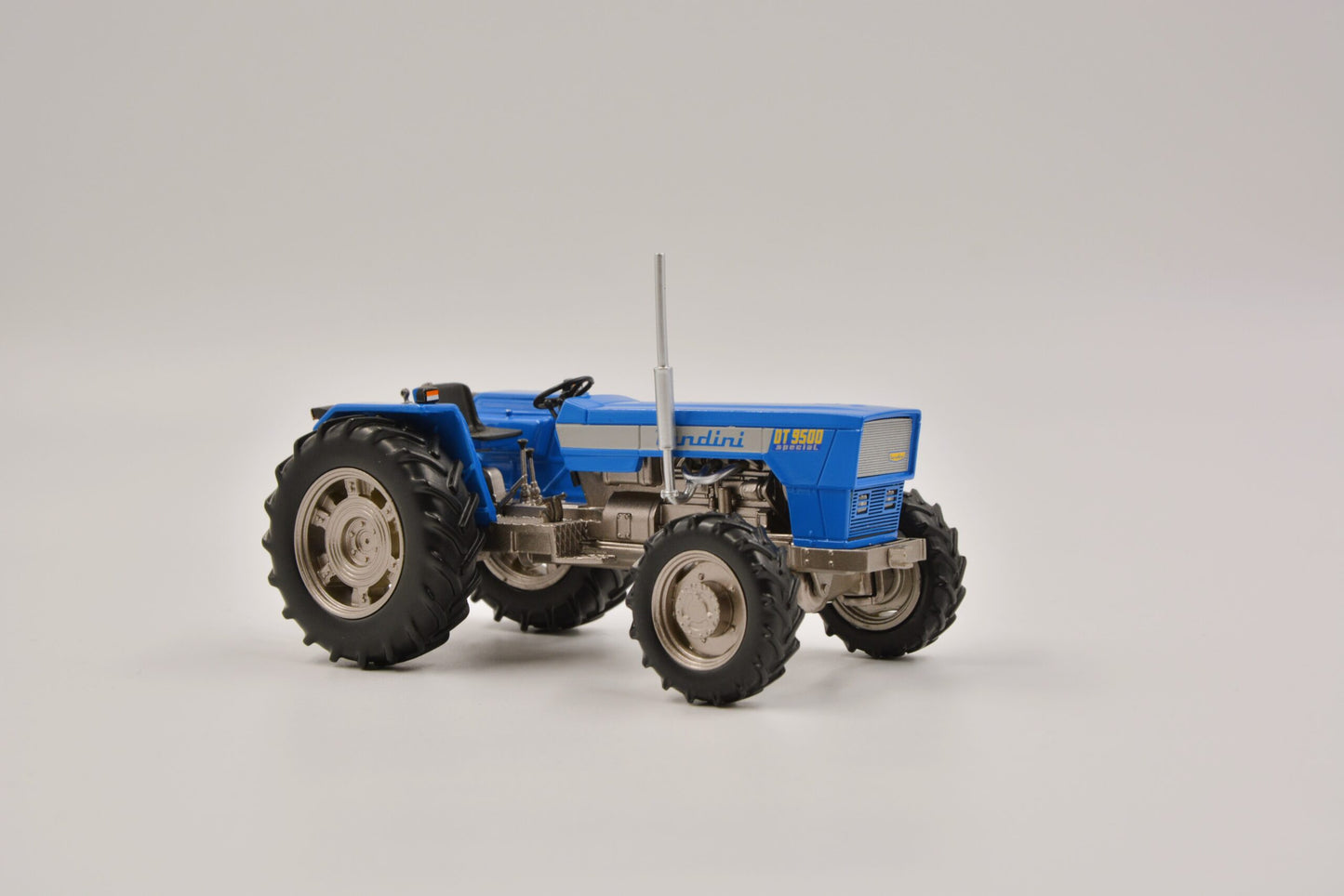 Landini DT9500 4wd Tractor Limited Edition Stunning in 1:32 scale VKA Models PRE ORDER