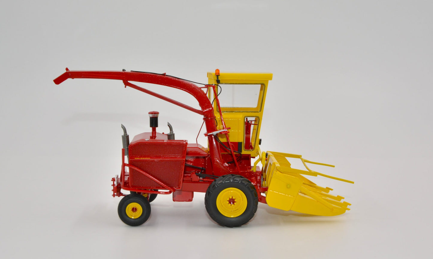PRE ORDER New Holland 1880 Forage Harvester Limited Edition Stunning in 1:32 scale VKA Models