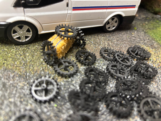 04529 25 x Cog toothed wheels Gear Artisan32 farm machinery 1:32 scale