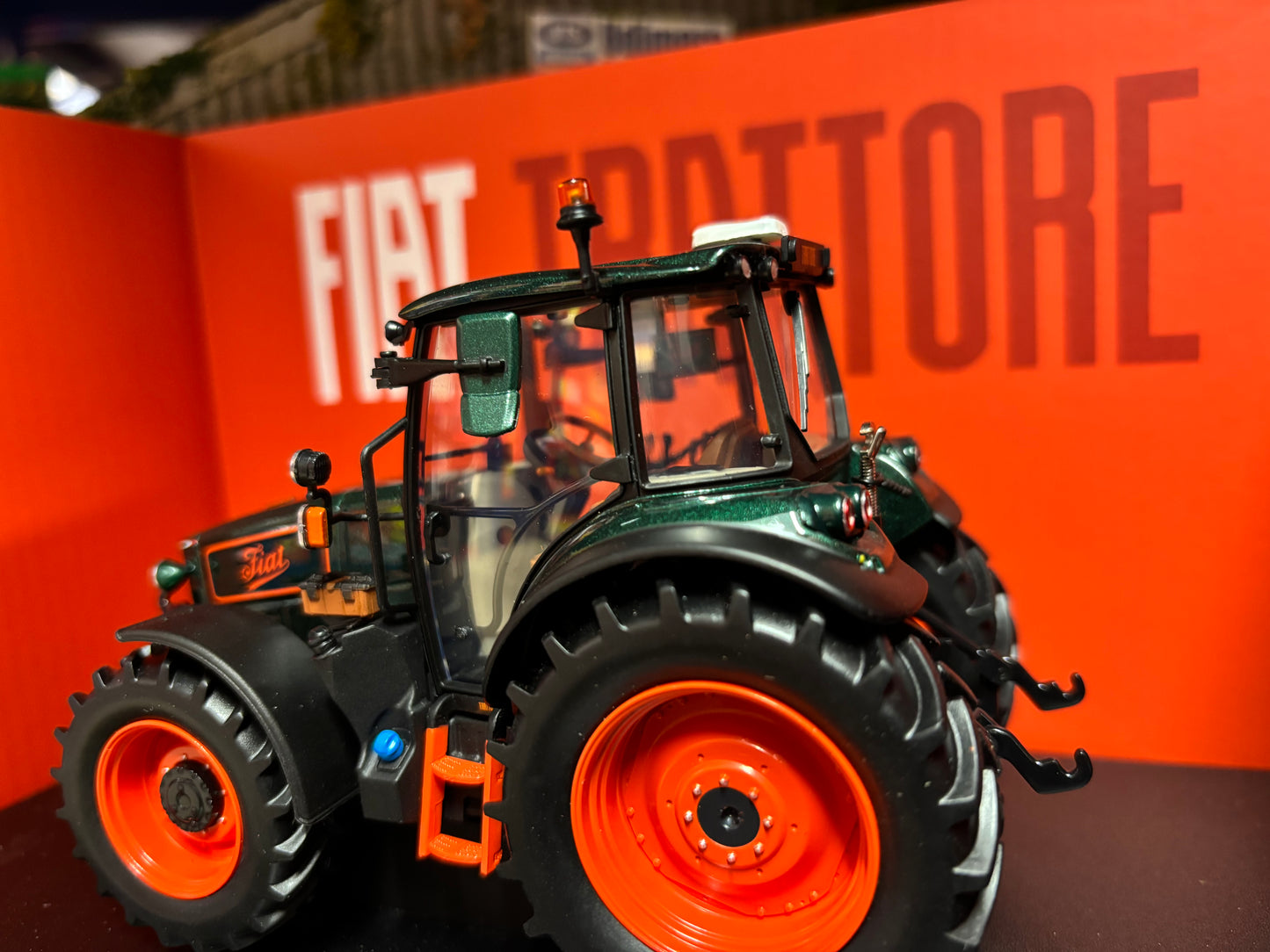 Limited Edition Universal Hobbies Fiat il Trattore Concept Tractor BOXED 1:32 scale UH6875
