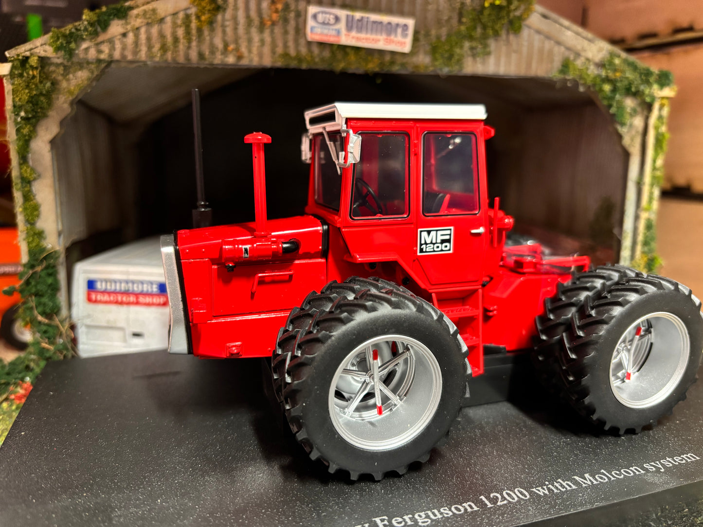Limited Edition Universal Hobbies Massey Ferguson 1200 Tractor DUALS BOXED 1:32 scale UH6700