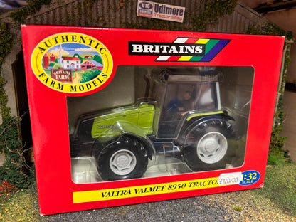 00236 Britains Green Valtra Valmet 8950 Tractor in original  Box obsolete RARE