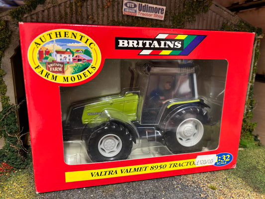 00236 Britains Green Valtra Valmet 8950 Tractor in original  Box obsolete RARE