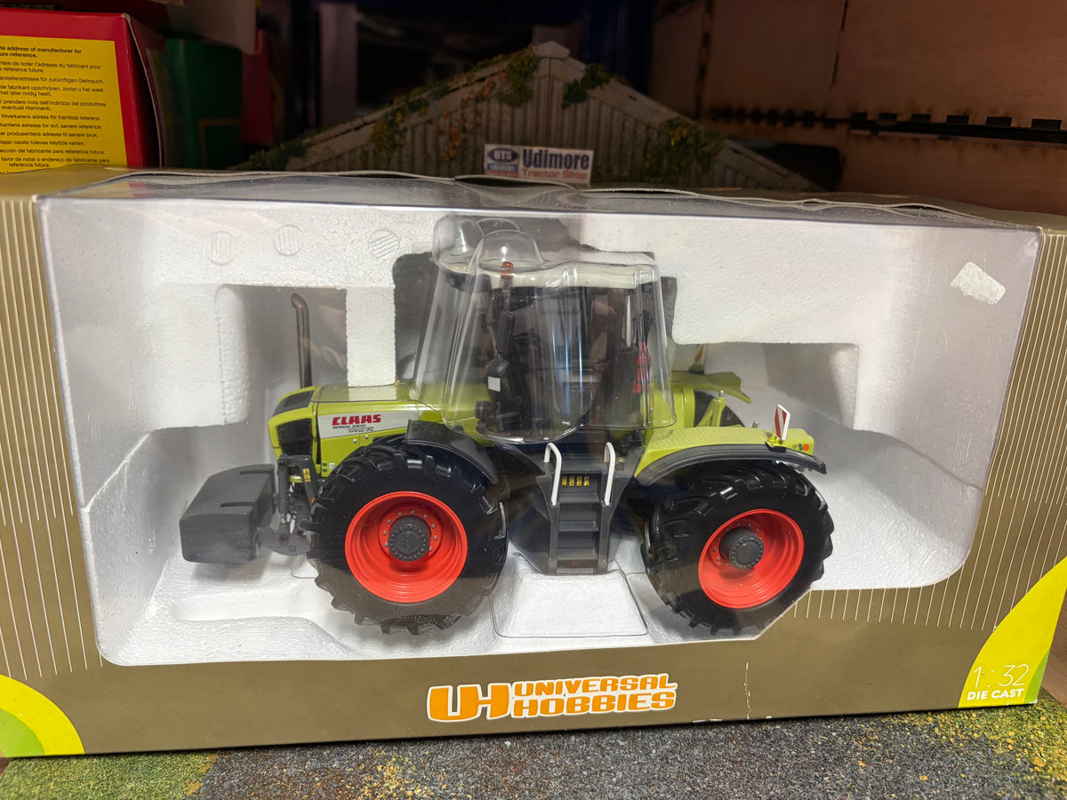 RARE Universal Hobbies UH2670 CLAAS Xerion 3300 TRAC VC Tractor 1st Version 1:32 – Boxed Obsolete
