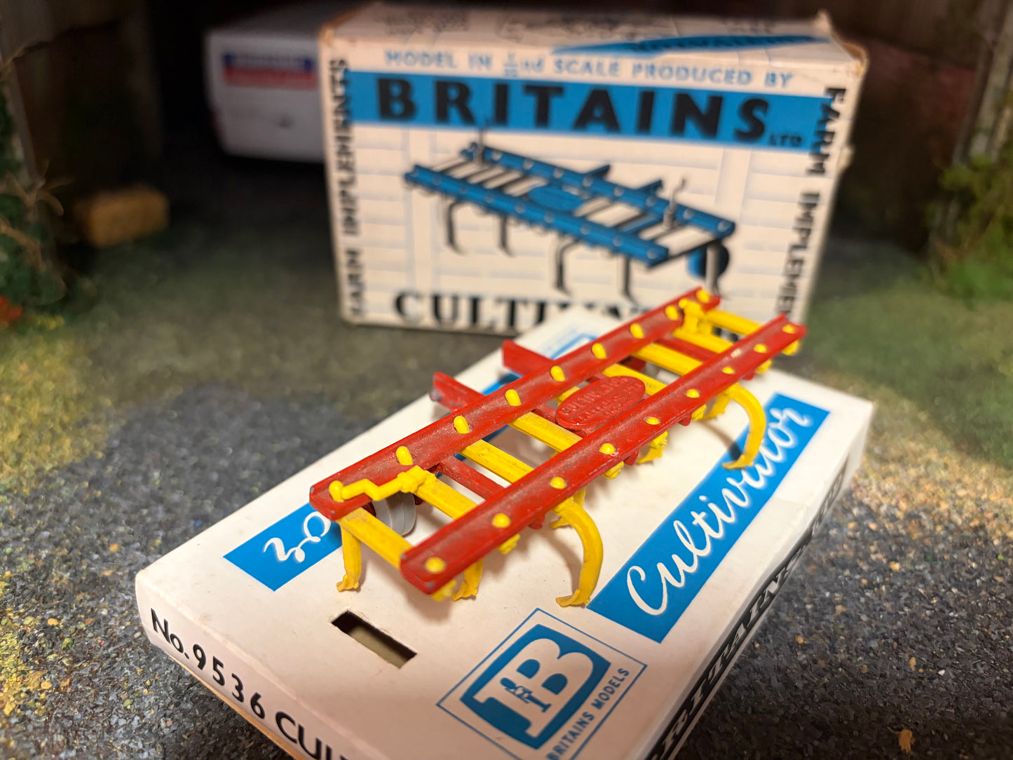 9536 Vintage Britains Red Cultivator Early Box 1:32 Scale Boxed Obsolete
