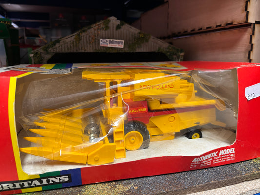 Britains New Holland TR85 Combine Harvester 1:32 BOXED obsolete