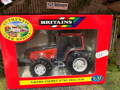 09439 Britains Red Valtra Valmet 8950 Tractor in original  Box obsolete