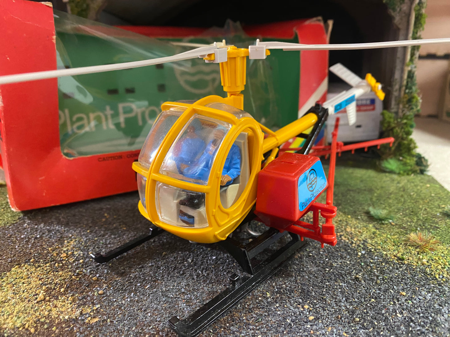 9511 Vintage Britains Hughes ICI Helicopter Crop Sprayer 1:32 scale obsolete