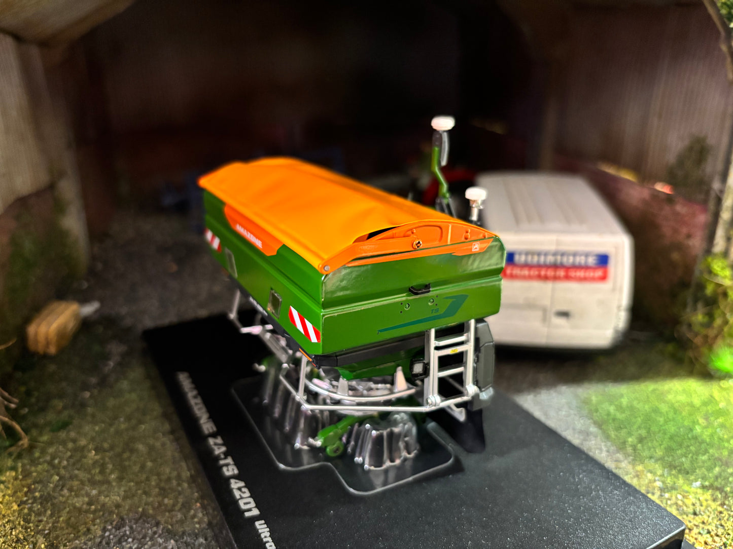 Universal Hobbies Amazone ZA TS4201 Fertilser Spreader BOXED 1:32 scale UH6801