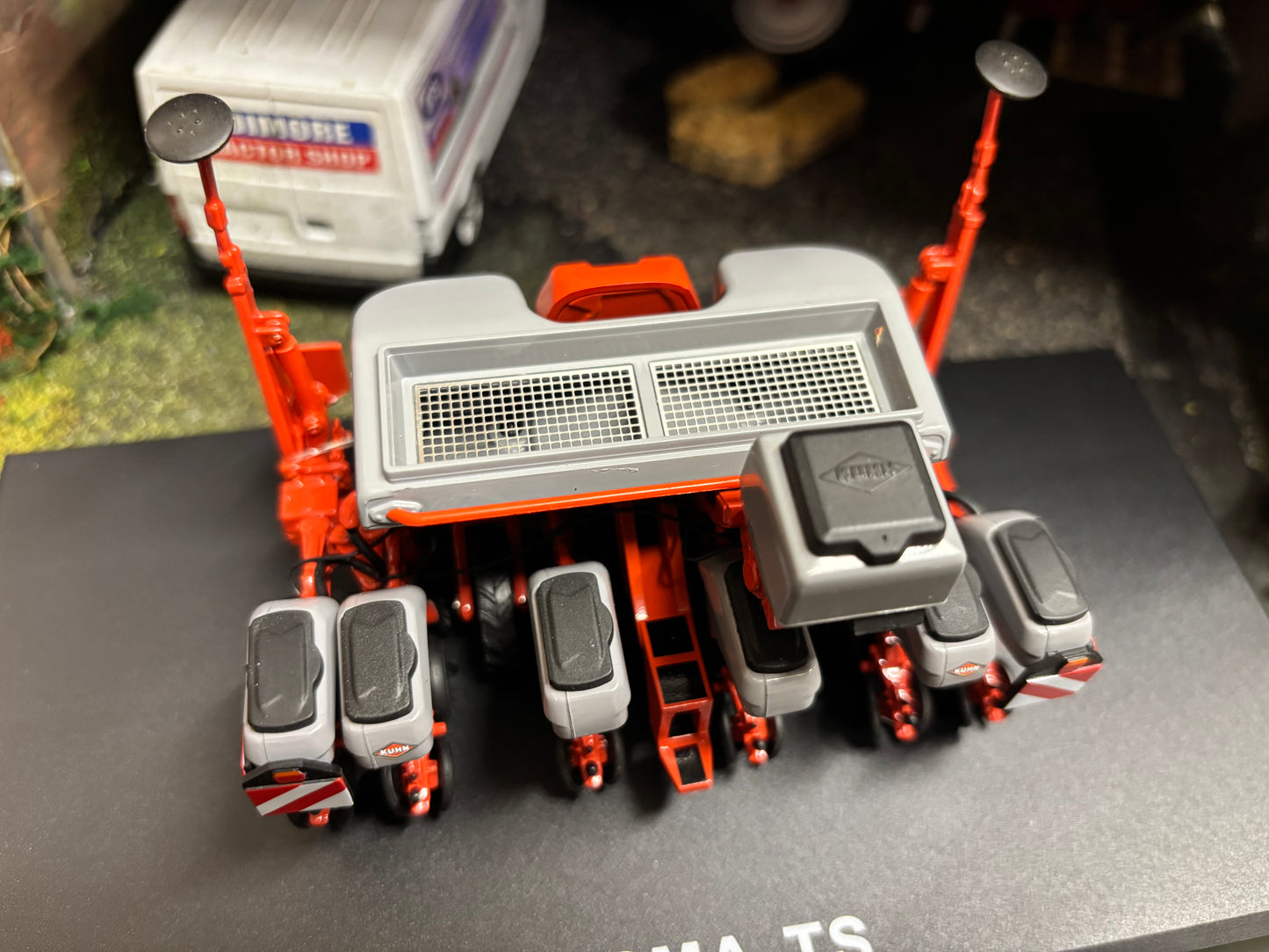 REP289 Replicagri Kuhn kosma 6 row Seed drill Grey 1:32 scale Boxed