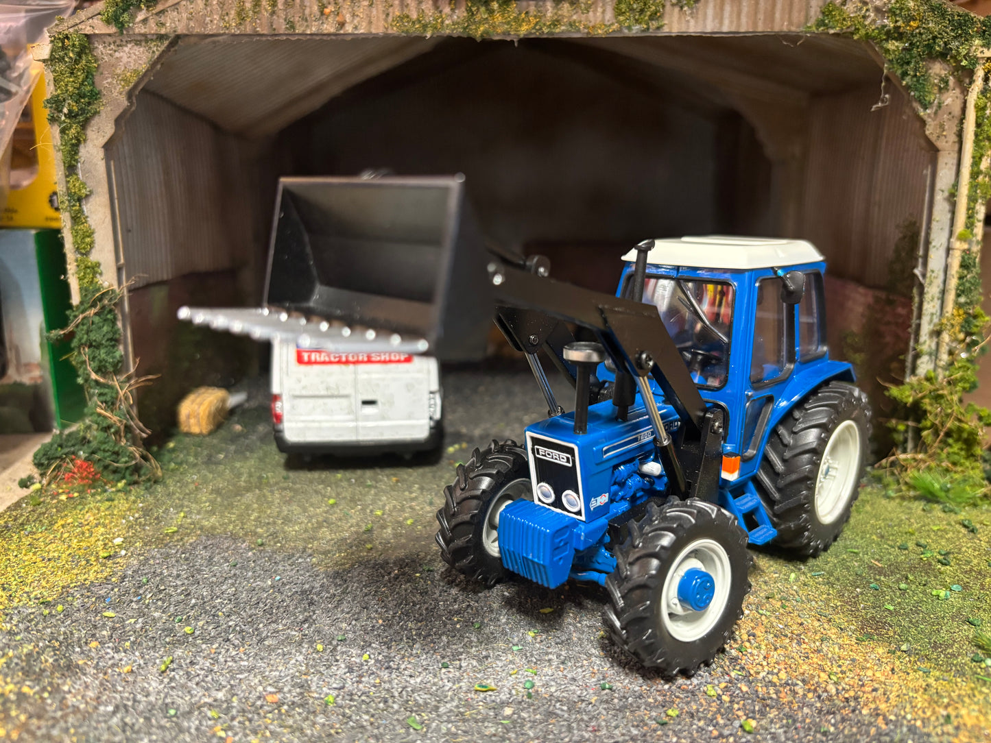Ford 7600 4wd Tractor with front loader Conversion Muck,manure, Silage Fork 1:32 scale