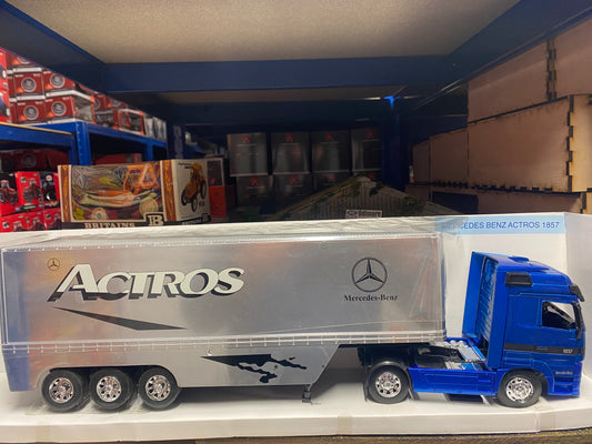 Fast Lane Toys R Us Mercedes Benz Actros 1857 Truck Transporter 1:32 scale boxed OBSOLETE 1998