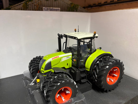 Universal Hobbies CLAAS Axion 640 Tractor with Twin Rear Tyres Limited Edition Boxed 1:32 Scale obsolete