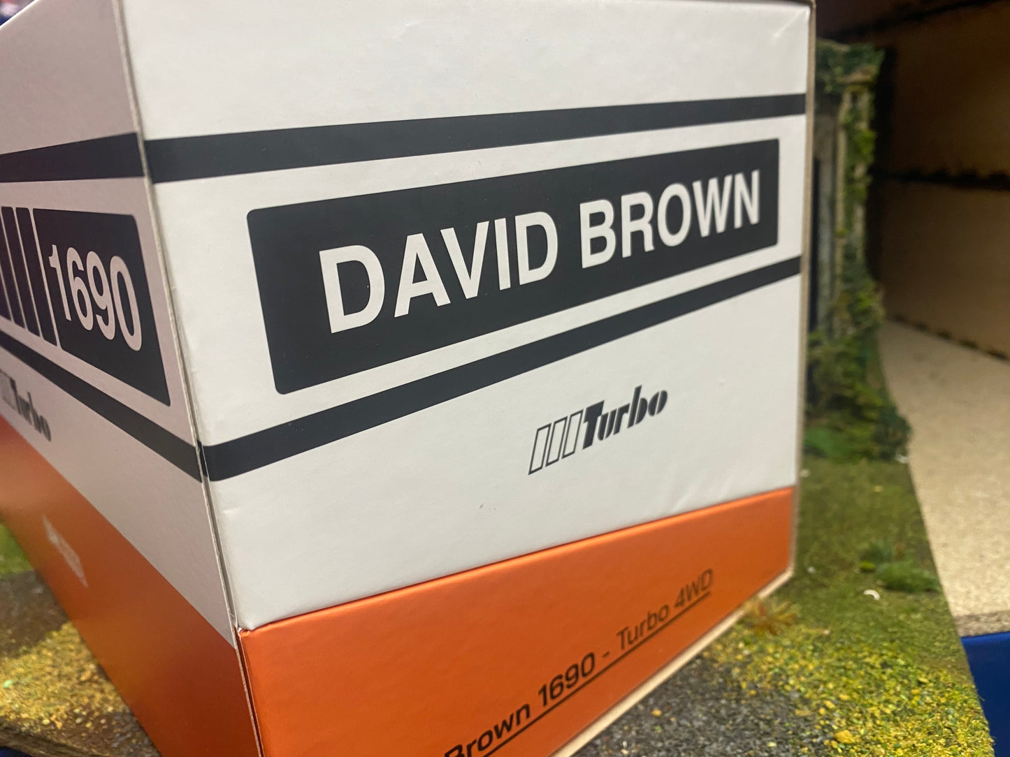 6755 Limited Edition Universal Hobbies David Brown 1690 Turbo 4wd Tractor BOXED 1:32 scale