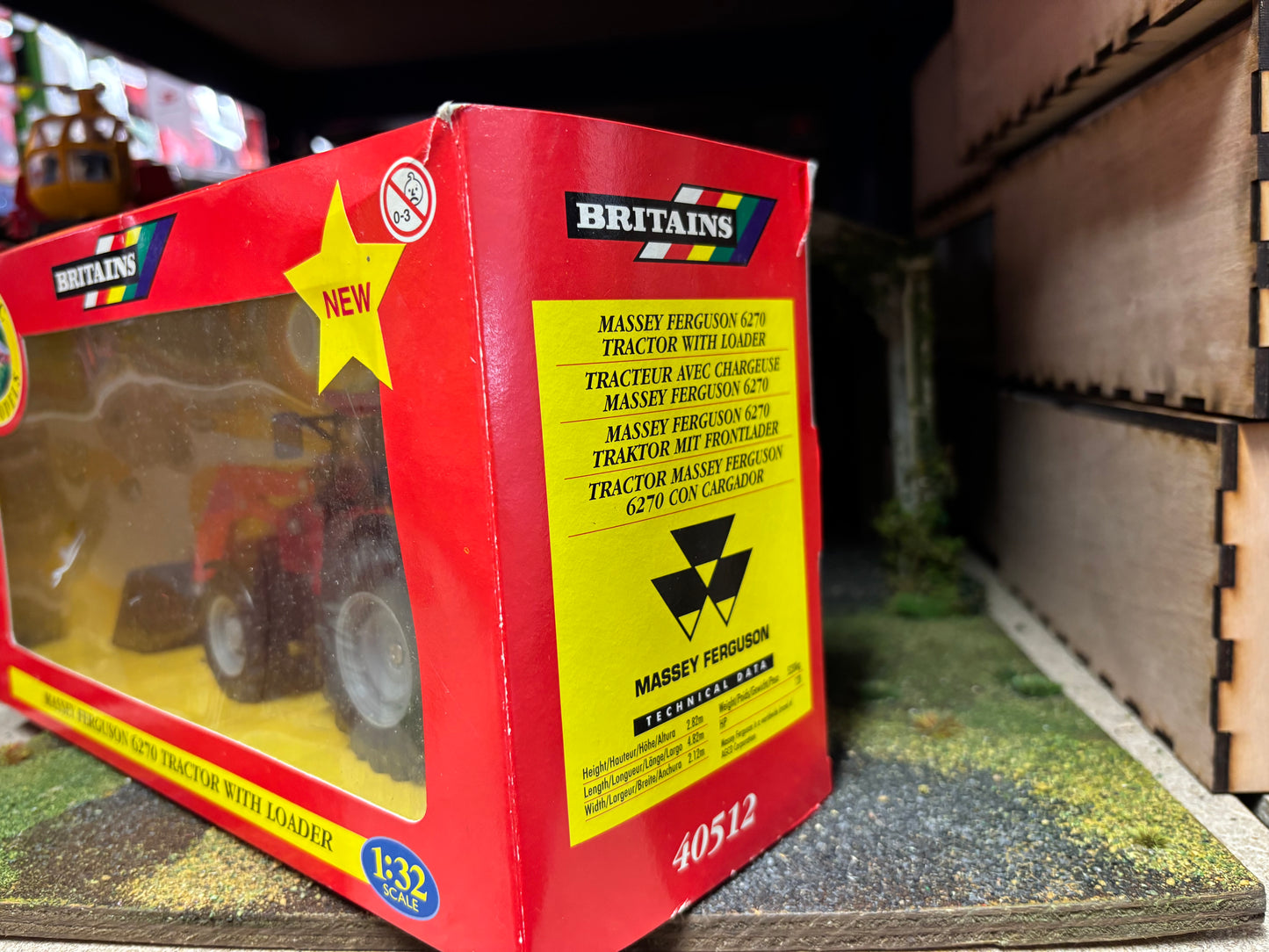 40512 Britains Massey Ferguson 6270 Tractor with front loader obsolete VINTAGE