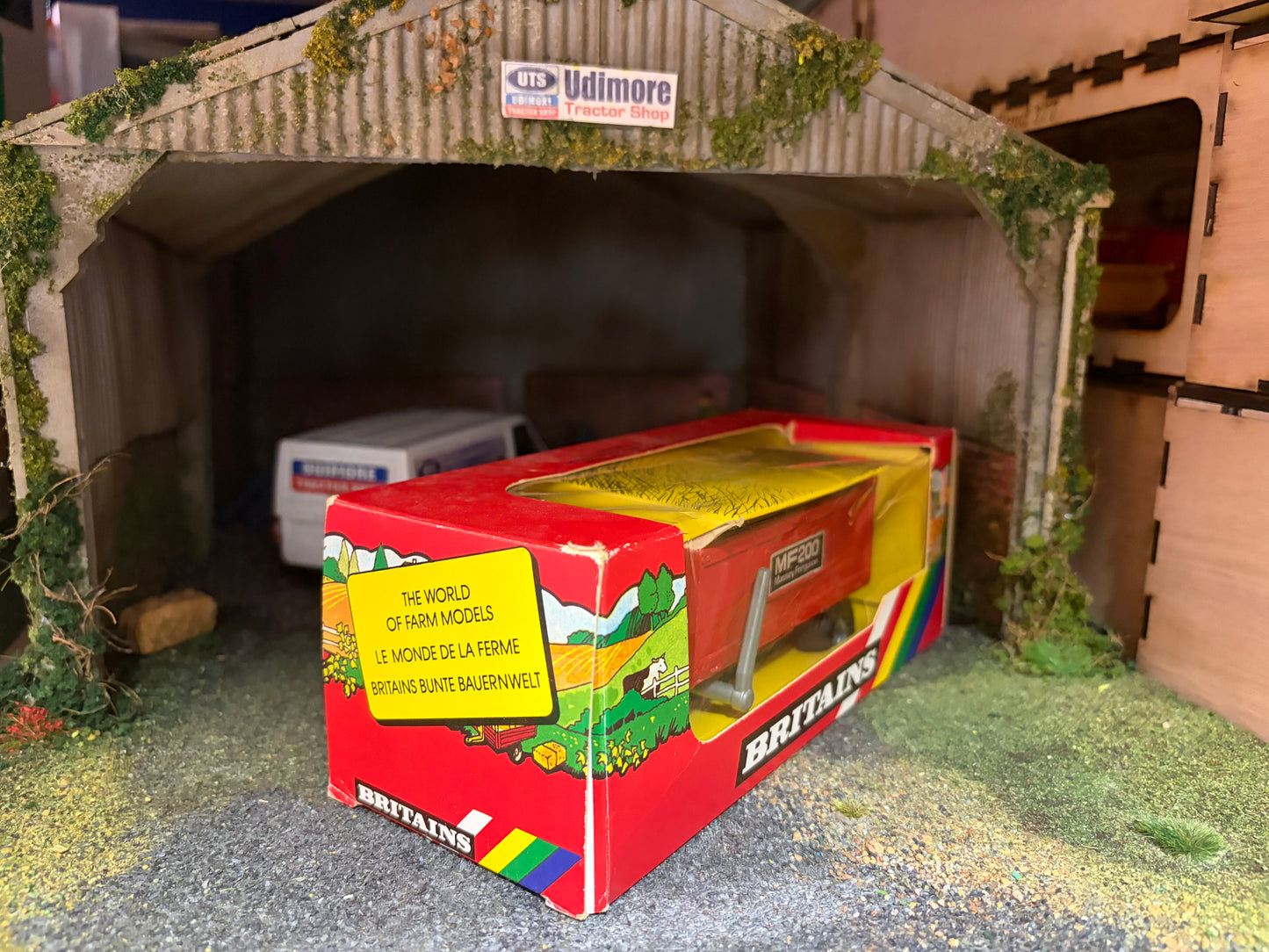 Vintage Britains Massey Ferguson MF200 Tipping Trailer 9572 Original Rainbow Box Obsolete 1:32 Scale