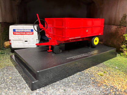 6242 Universal Hobbies Massey Ferguson Grain trailer MF21 Trailer 1:32 scale DEALER box